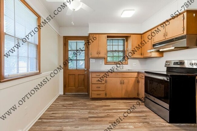 Building Photo - 1/2 month free if moved in by 9/30!!! Clos...