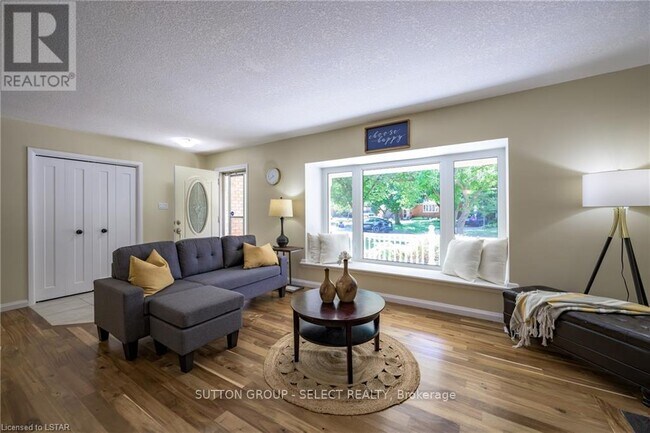 Building Photo - 6 Kirkton Ct