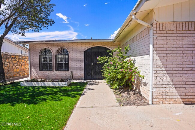 Foto del edificio - 7701 Iroquois Dr