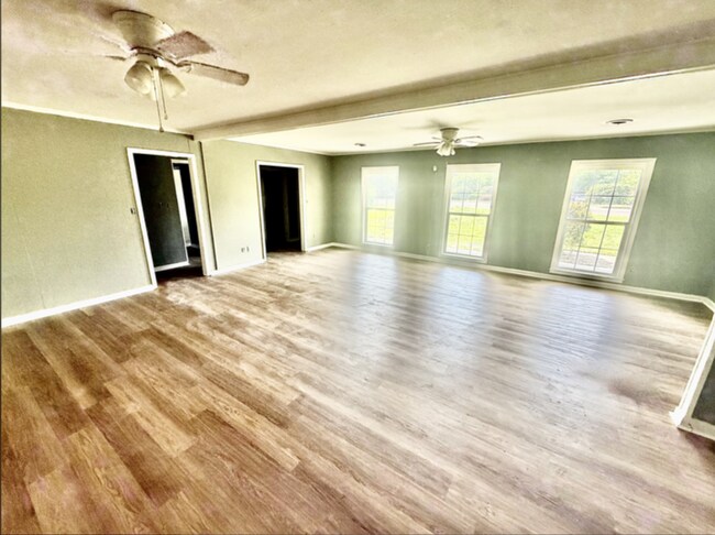 Foto del edificio - 3 bed 2 bath home recently renovated