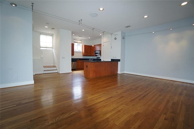 Photo - Stunning Townhouse In A Great Location Near Memorial Park!