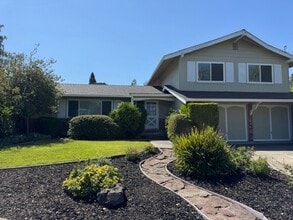 Building Photo - 131 Tharp Dr