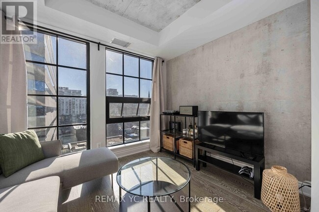 Building Photo - 608 Richmond St W