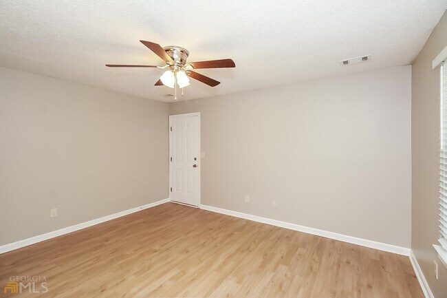 Building Photo - 3476 Meadowlane Cir SW