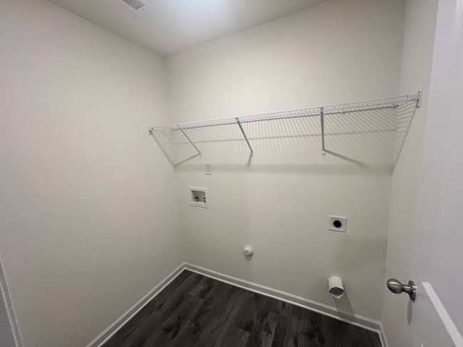 Building Photo - 1064 W Bank St