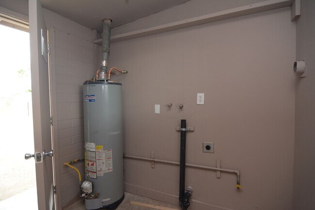 Foto del edificio - Charming 3 Bedroom 2 Bath Home! South Tucs...