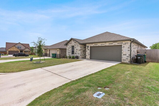 Building Photo - 2124 Blackhawk Lp