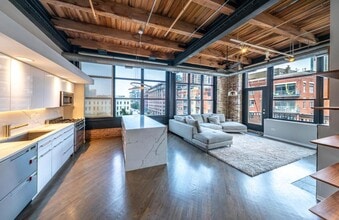 Building Photo - 226 N Clinton St