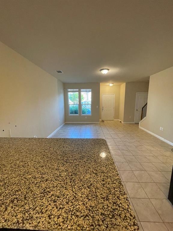 Foto del edificio - 404 Crater Lake Dr