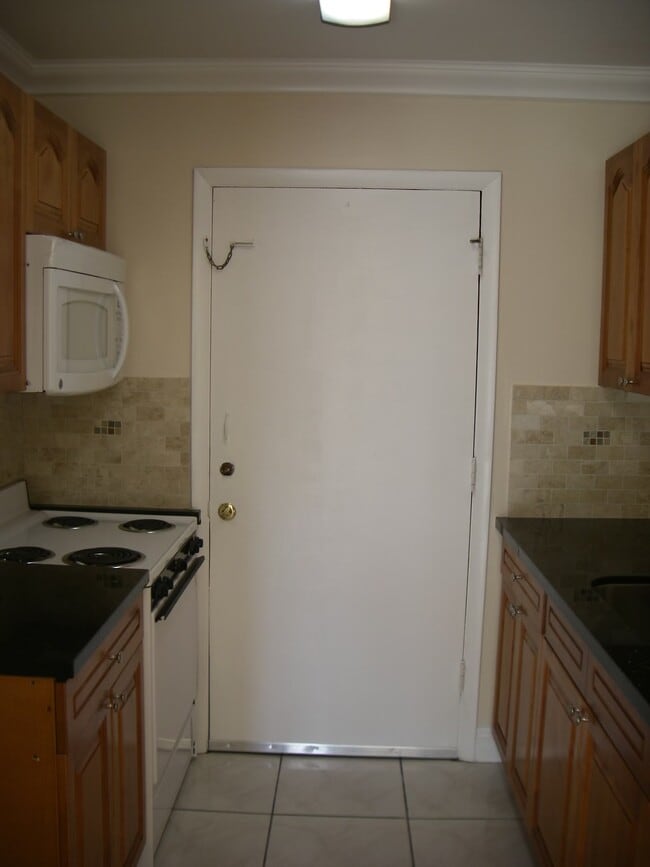 Building Photo - 685 Miller Dr