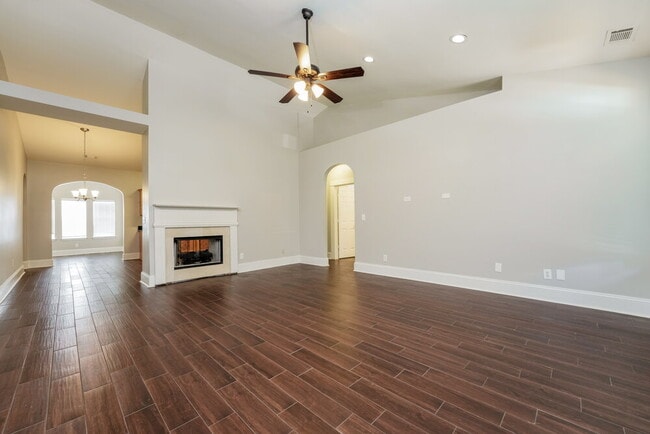 Building Photo - 605 Brookwater Dr