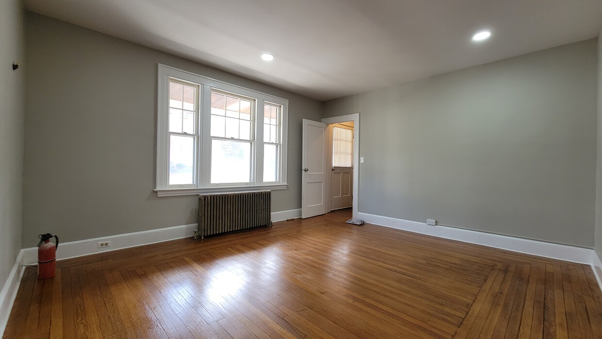 Living room - 128 Grand St