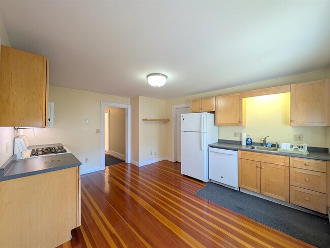 Foto del edificio - 41 Bay State Ave