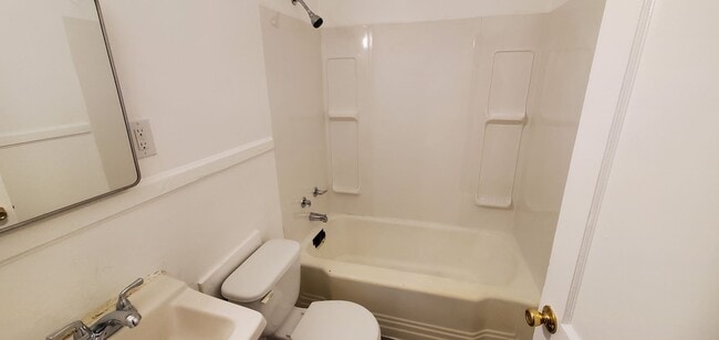 Building Photo - 1105 Logan St