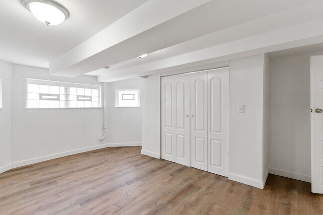 Foto del edificio - 5714 N Christiana Ave
