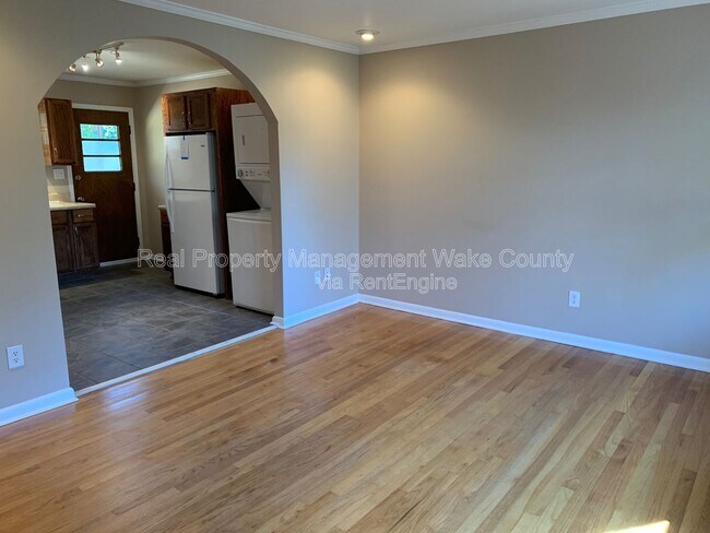 Building Photo - 806 Chamberlain St