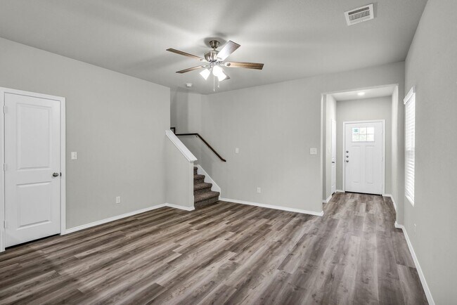 Foto del edificio - 4443 Red Haven Dr