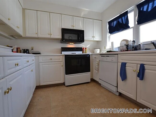 Building Photo - 8-10 Glencoe St.