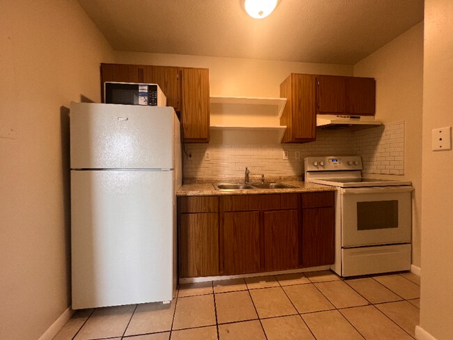 Foto del edificio - 232-238 Elyria St