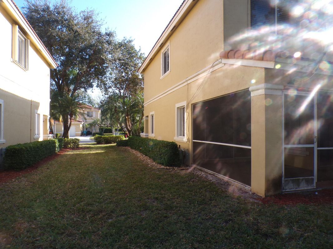 Building Photo - 1620 Cetona Dr