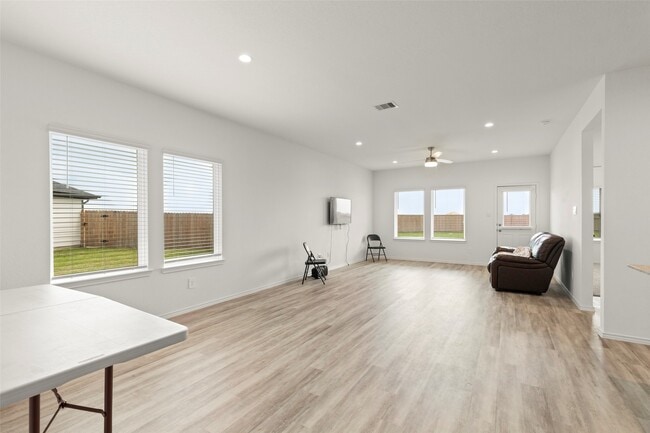 Building Photo - 31055 Brightwell Bnd