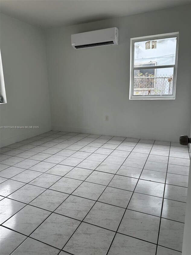 Foto del edificio - 1834 SW 27th Ave