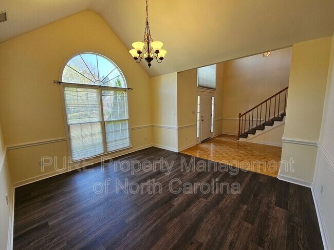 Foto del edificio - 151 Woodfern Pl