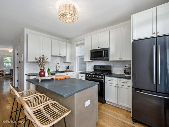 Foto del edificio - 3555 W McLean Ave