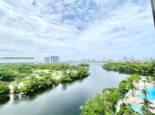 Foto del edificio - 16385 Biscayne Blvd