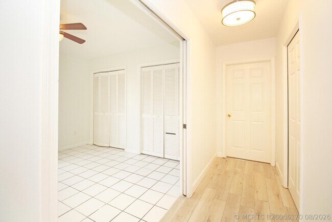 Building Photo - 896 Rose Ct