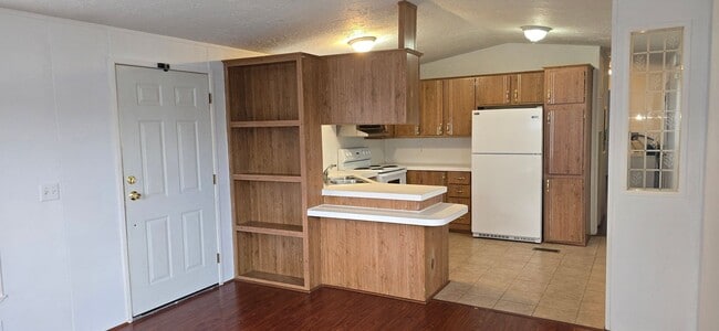 Building Photo - In Town Convenience