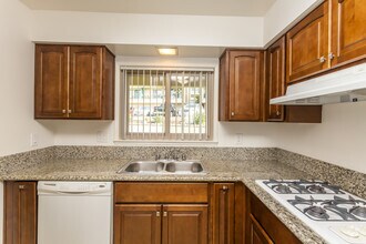 2 BR, 1 BA - 825 SF - Villa Pacific Apartments *$500.00 off *