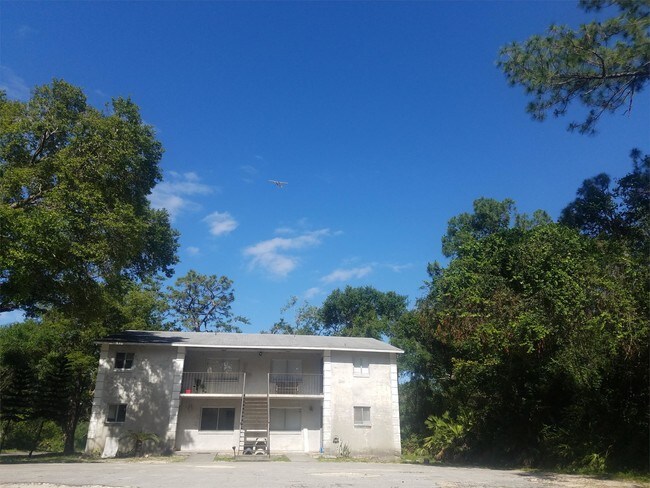 Building Photo - 2550 S Park Ave