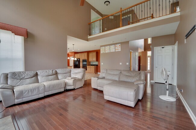 Building Photo - 2027 Amelia Ln