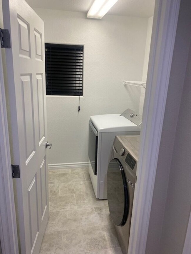 Foto del edificio - 4 Bedroom Single Family Home in Las Vegas