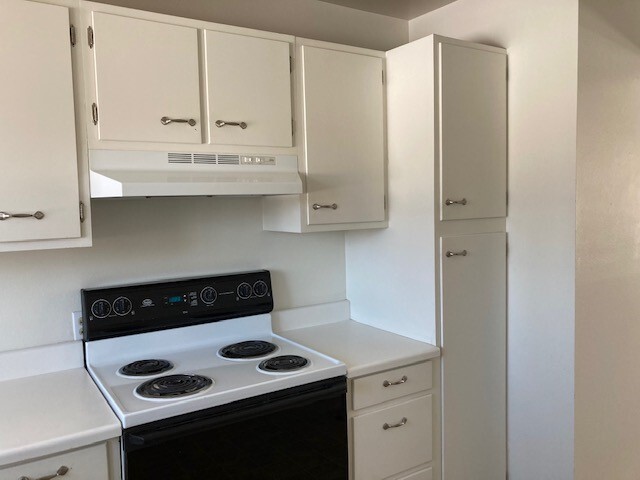 Kitchen - 626 Grant St