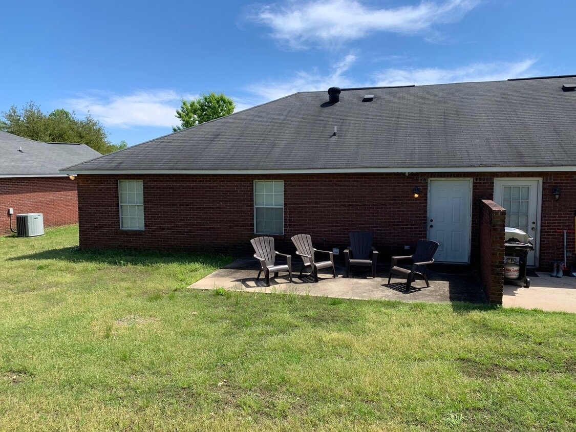 Building Photo - 3 Bedroom/3 Bathroom Duplex in Longleaf Cr...