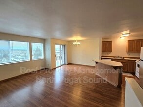 Building Photo - 8326 Henning Dr