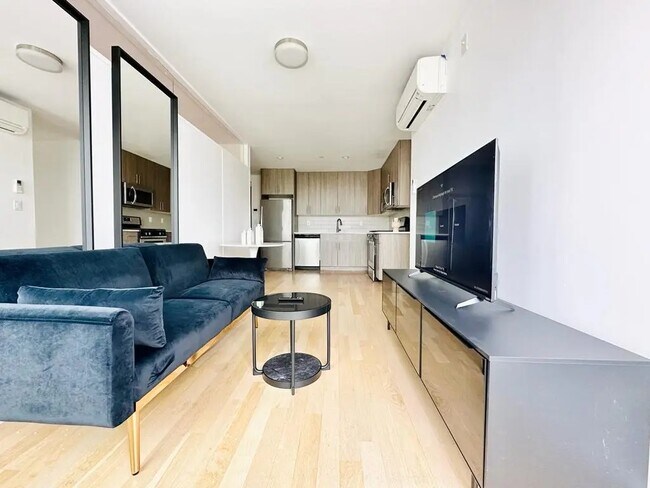 Foto del edificio - Furnished room/NOT APARTMENT