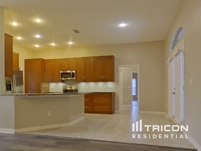 Building Photo - 258 Shady Oaks Cir