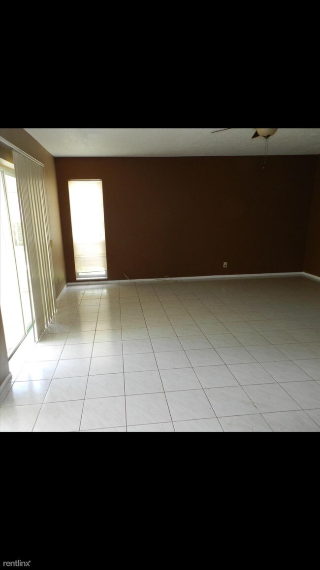 Foto del edificio - 2 Greenway Vlg N