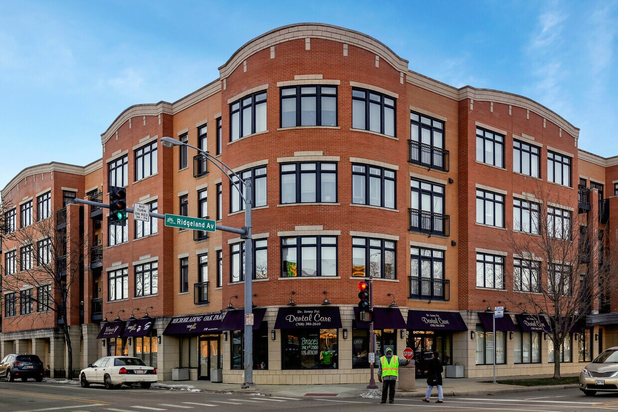 Primary Photo - 106 S Ridgeland Ave