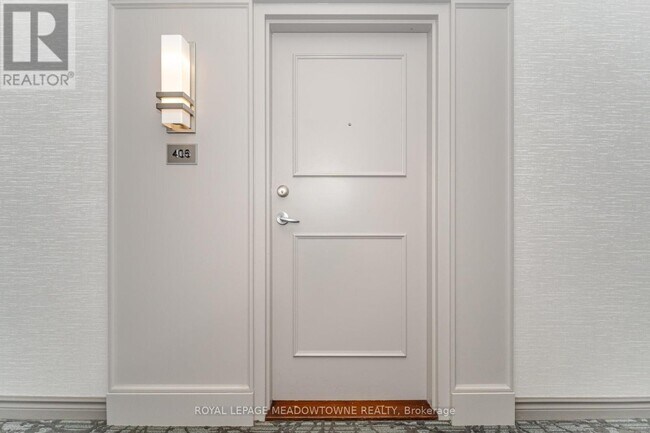 Photo du bâtiment - 75 King St E