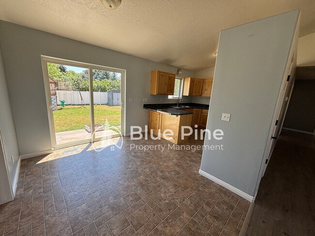 Building Photo - 3920 E Deloy Dr