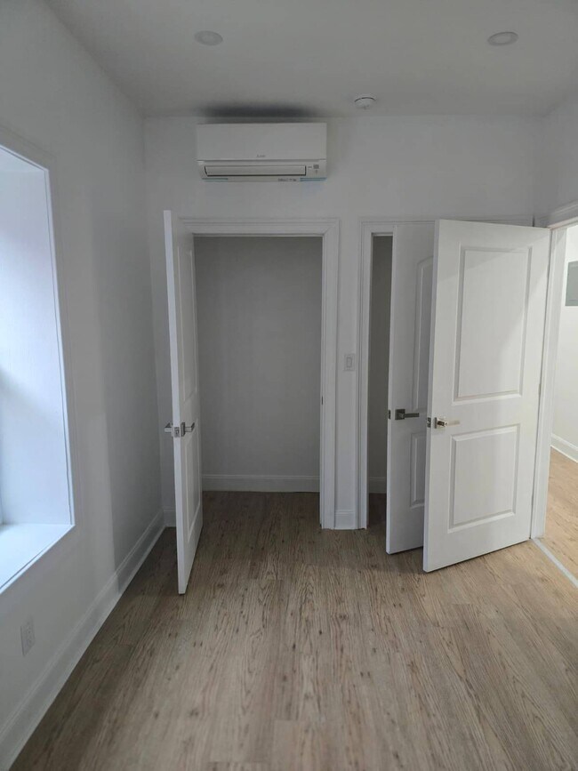 Foto del edificio - 2050 Strauss St