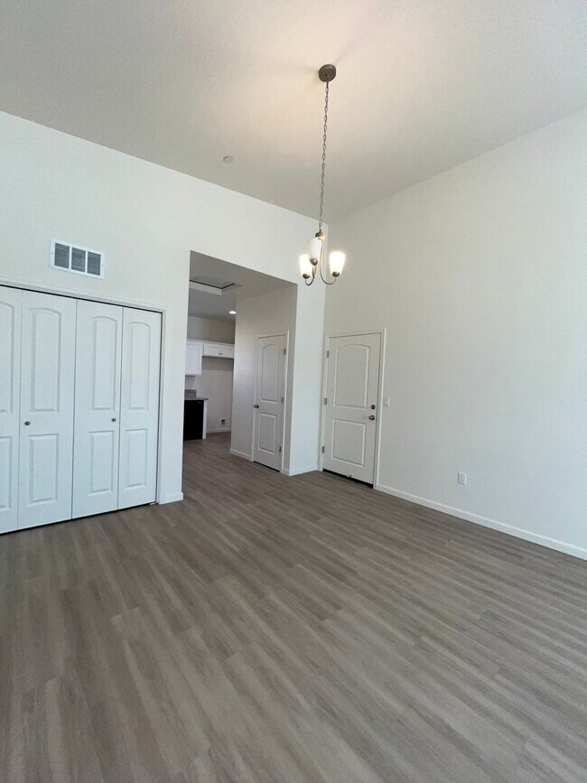 Building Photo - 4214