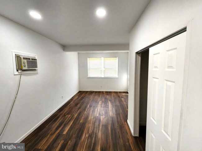 Building Photo - 132 Albemarle Ave