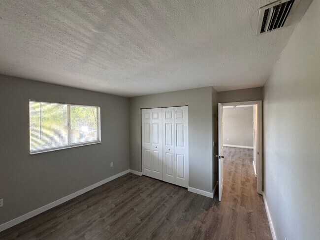 Foto del edificio - 927 33rd Ave W