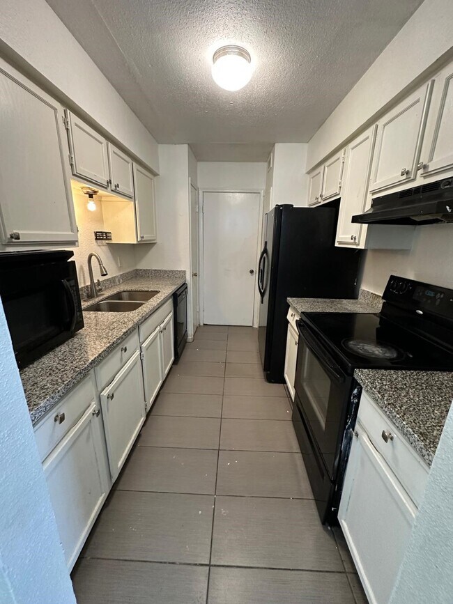 Foto del edificio - 9797 Leawood Blvd