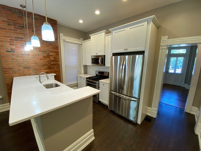 Foto del edificio - 316-318-318 W 7th Ave